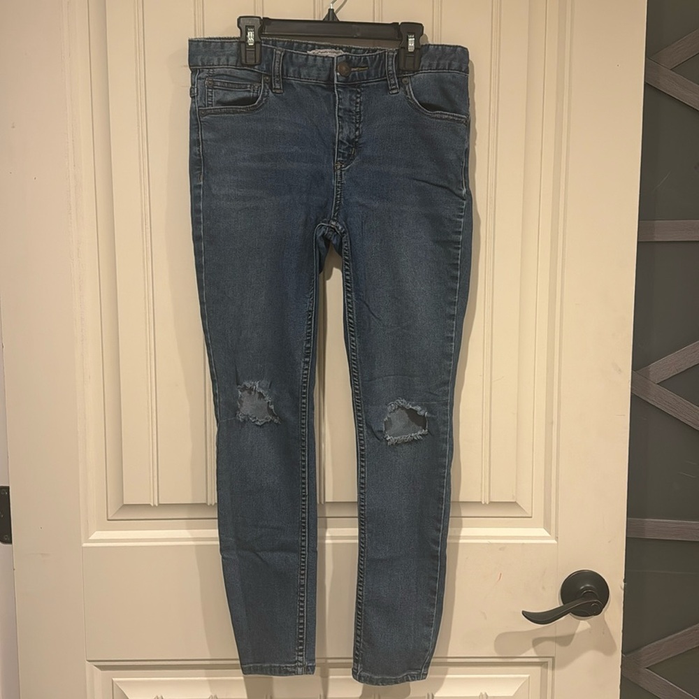 Free People Medium Wash Destroyed Skinny Jeans Size 28